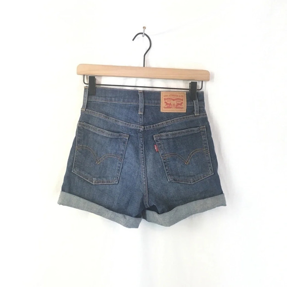 Levi’s High Rise Wedgie Shorts - Picture 4 of 5